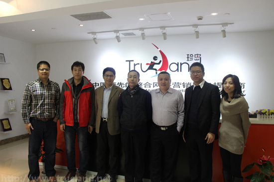 珍島高管陪同萬(wàn)副秘書(shū)長(zhǎng)和綜合辦孟主任參觀考察