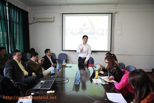 趙旭隆對(duì)《網(wǎng)絡(luò)整合營(yíng)銷(xiāo)的現(xiàn)狀與趨勢(shì)》演說(shuō)