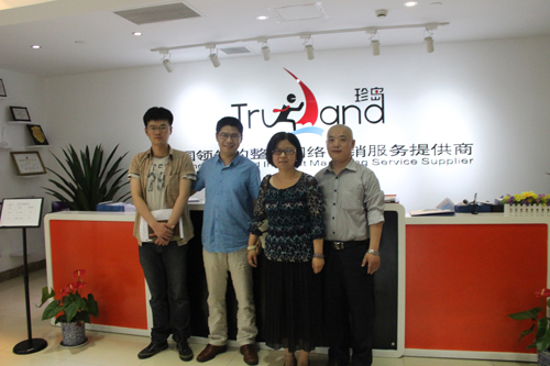 虹口區(qū)科委會(huì)兼文創(chuàng)辦領(lǐng)導(dǎo)前來珍島營(yíng)銷總部視察