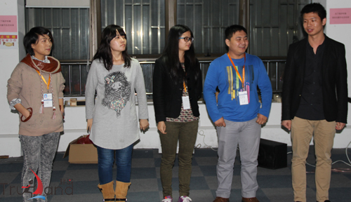 準(zhǔn)備開始猜成語啦，先組隊!