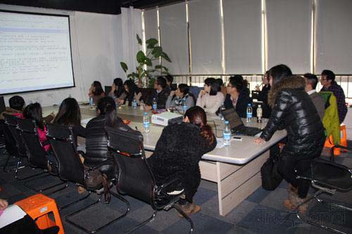 學(xué)員在認(rèn)真關(guān)注PPT