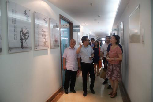 秘書長(zhǎng)王惠珍及部分雙推聯(lián)盟會(huì)員企業(yè)代表參觀上海珍島信息技術(shù)有限公司