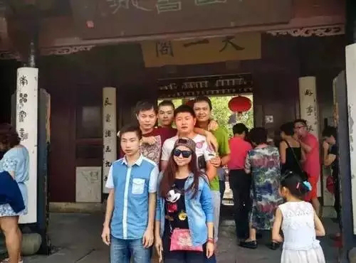 珍島小伙伴在天一閣合影